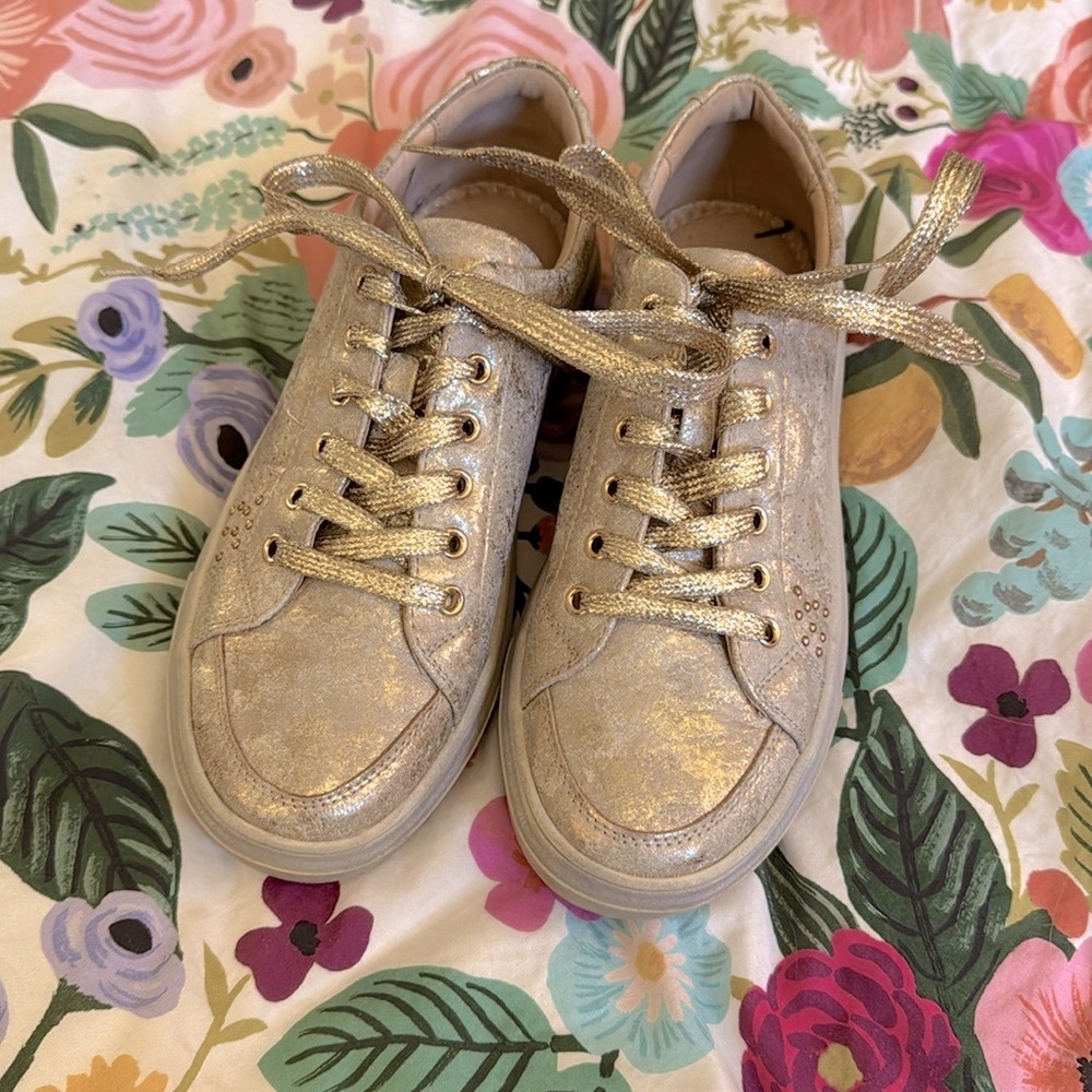 Gold Metallic Hey Girl Corkys